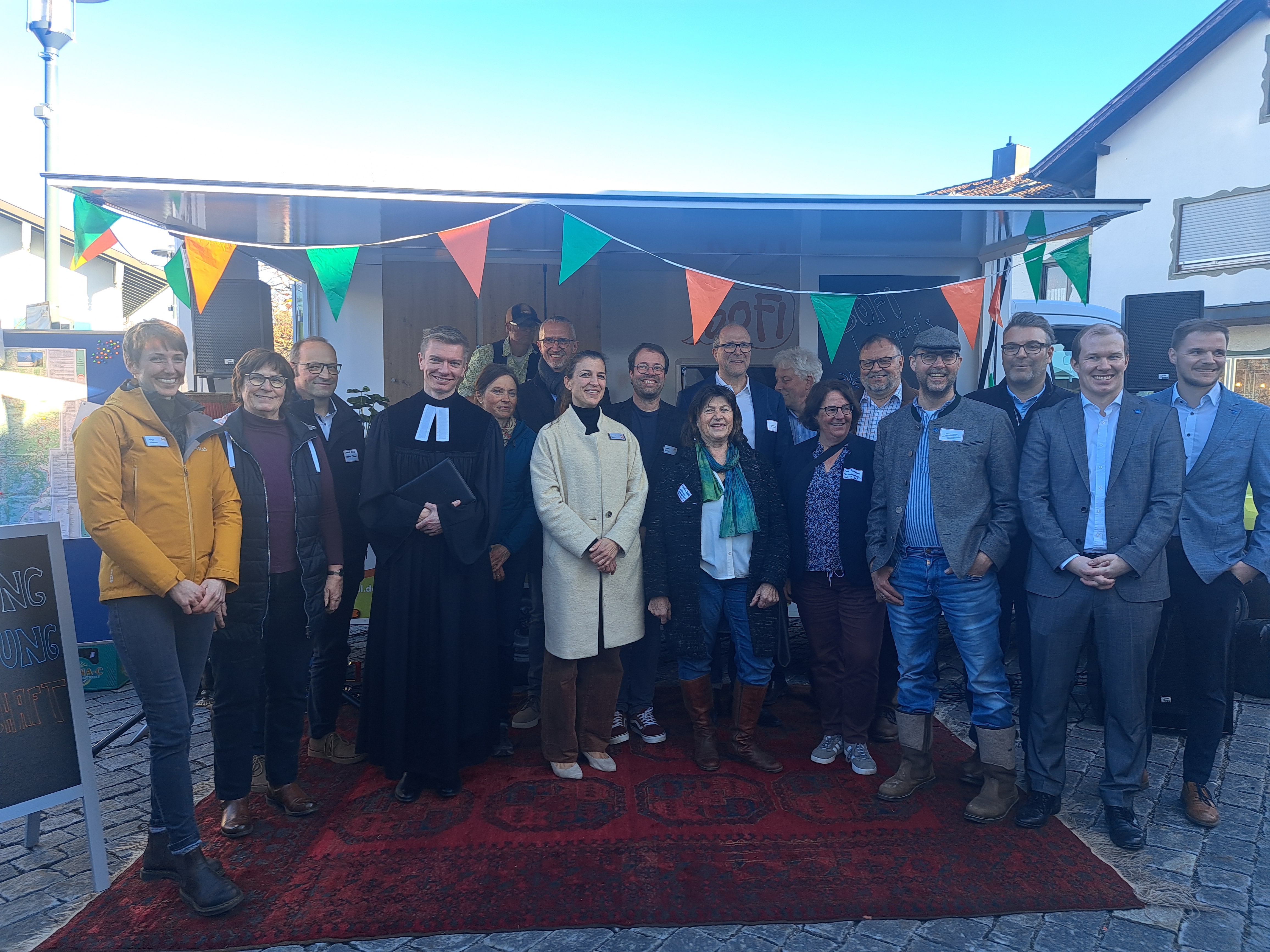 Vertreter der Caritas, Diakonie, des AELFs, der Regionalentwicklung und der Gemeinden des Oberallgäus bei der Eröffnung von Sofi Vertreter der Caritas, Diakonie, des AELFs, der Regionalentwicklung und der Gemeinden des Oberallgäus bei der Eröffnung von Sofi